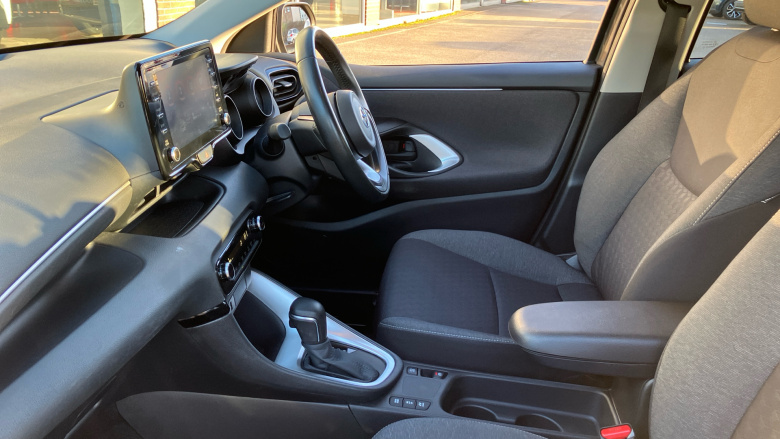 Toyota Yaris 1.5 Hybrid Design 5dr CVT Hybrid Hatchback